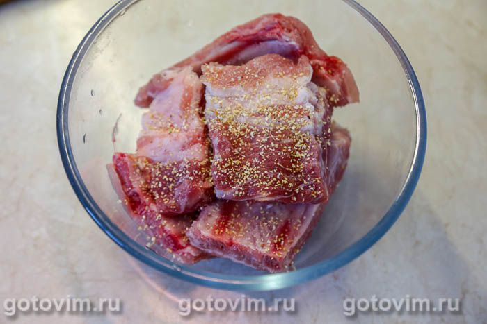 Фотографии рецепта Свиные ребрышки с молодой капустой, запеченные в пакете, 02 Свиные ребрышки с молодой капустой, запеченные в пакете, Шаг 02