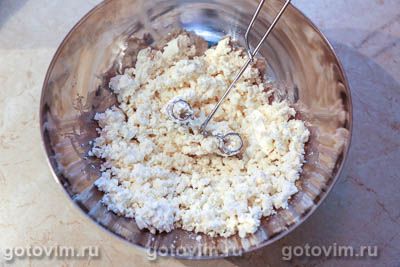 Фотографии рецепта Сырники с финиками, 03 Сырники с финиками, Шаг 03