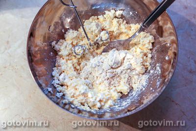 Фотографии рецепта Сырники с финиками, 05 Сырники с финиками, Шаг 05