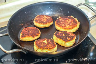 Фотографии рецепта Сырники с финиками, 09 Сырники с финиками, Шаг 09