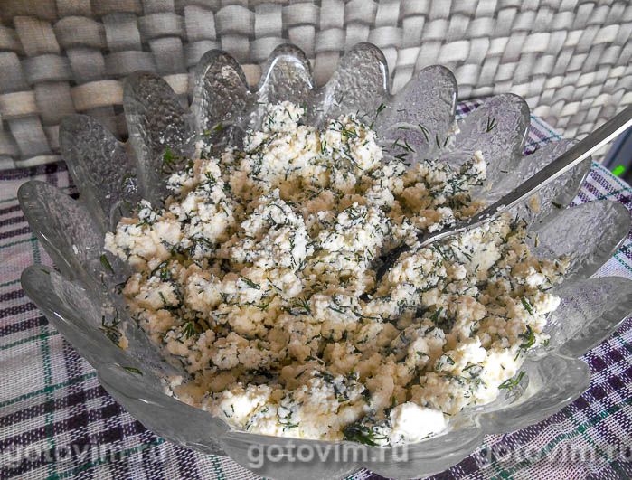 Фотографии рецепта Несладкие сырники с укропом и колбасой, 02 Несладкие сырники с укропом и колбасой, Шаг 02