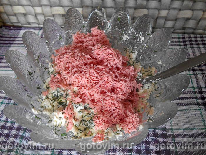 Фотографии рецепта Несладкие сырники с укропом и колбасой, 03 Несладкие сырники с укропом и колбасой, Шаг 03