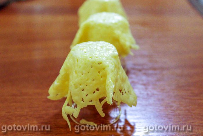 Фотографии рецепта Закуска из рикотты с лососем в сырных корзиночках, 03 Закуска из рикотты с лососем в сырных корзиночках, Шаг 03