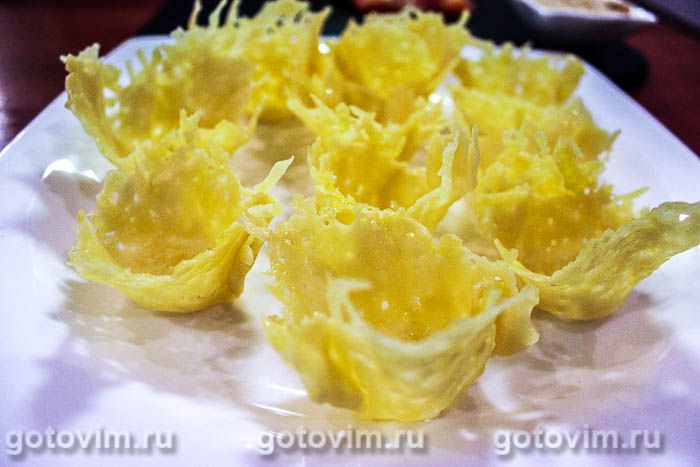 Фотографии рецепта Закуска из рикотты с лососем в сырных корзиночках, 04 Закуска из рикотты с лососем в сырных корзиночках, Шаг 04