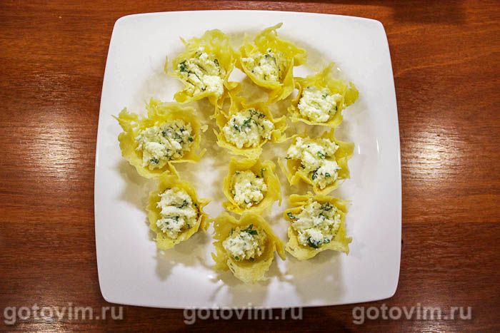 Фотографии рецепта Закуска из рикотты с лососем в сырных корзиночках, 09 Закуска из рикотты с лососем в сырных корзиночках, Шаг 09