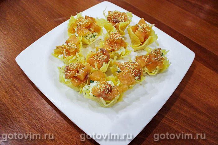 Фотографии рецепта Закуска из рикотты с лососем в сырных корзиночках, 10 Закуска из рикотты с лососем в сырных корзиночках, Шаг 10