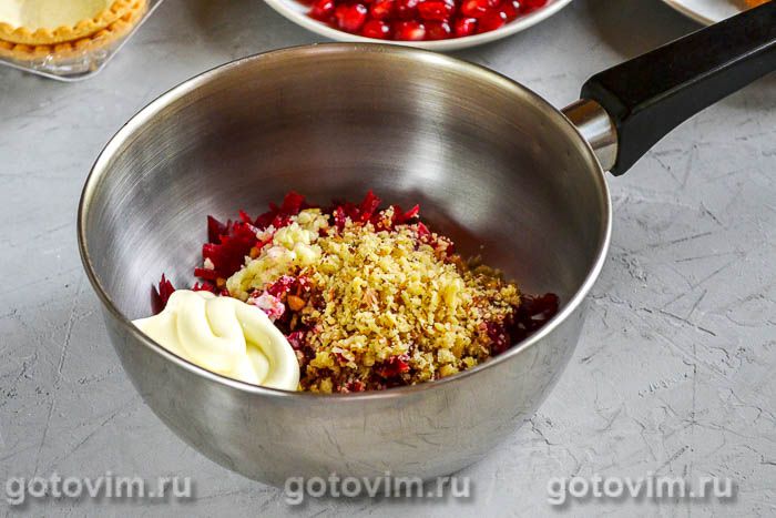 Фотографии рецепта Закуска в тарталетках с салатом из свеклы с орехами, 03 Закуска в тарталетках с салатом из свеклы с орехами, Шаг 03