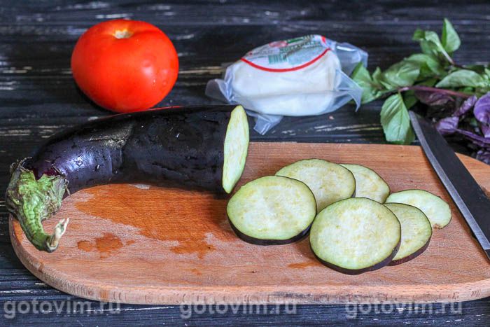 Фотографии рецепта Теплый салат с баклажаном и сыром моцарелла, 01 Теплый салат с баклажаном и сыром моцарелла, Шаг 01