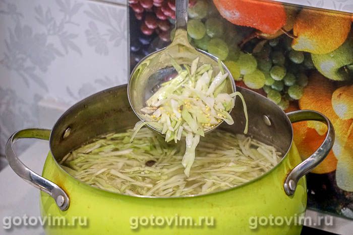 Фотографии рецепта Томатный суп с говядиной, пшеном и свежей капустой, 07 Томатный суп с говядиной, пшеном и свежей капустой, Шаг 07