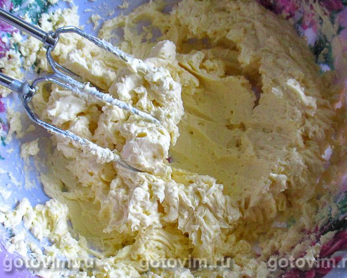 Фотографии рецепта Торт бисквитный морковный с масляным кремом и кокосовой стружкой, 05 Торт бисквитный морковный с масляным кремом и кокосовой стружкой, Шаг 05