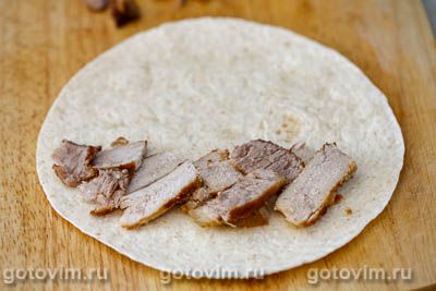 Фотографии рецепта Тортильи с мясом, овощами и соусом из авокадо, 06 Тортильи с мясом, овощами и соусом из авокадо, Шаг 06