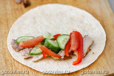 Фотографии рецепта Тортильи с мясом, овощами и соусом из авокадо, 07 Тортильи с мясом, овощами и соусом из авокадо, Шаг 07