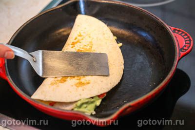 Фотографии рецепта Тортильи с мясом, овощами и соусом из авокадо, 10 Тортильи с мясом, овощами и соусом из авокадо, Шаг 10