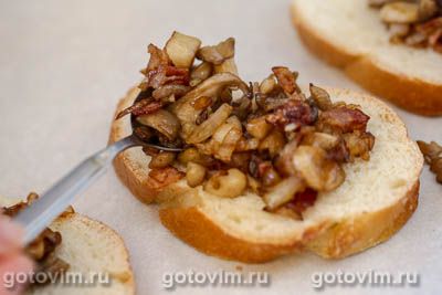 Фотографии рецепта Горячие бутерброды с сыром, грибами и беконом, 05 Горячие бутерброды с сыром, грибами и беконом, Шаг 05