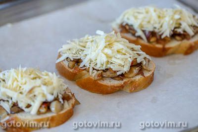 Фотографии рецепта Горячие бутерброды с сыром, грибами и беконом, 06 Горячие бутерброды с сыром, грибами и беконом, Шаг 06