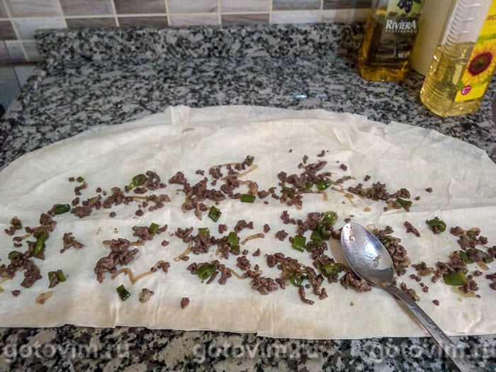 Фотографии рецепта Турецкий пирог бёрек с мясной начинкой из теста юфка, 05 Турецкий пирог бёрек с мясной начинкой из теста юфка, Шаг 05