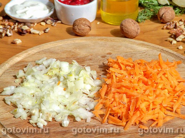 Фотографии рецепта Тушеная капуста с грецкими орехами, 01 Тушеная капуста с грецкими орехами, Шаг 01