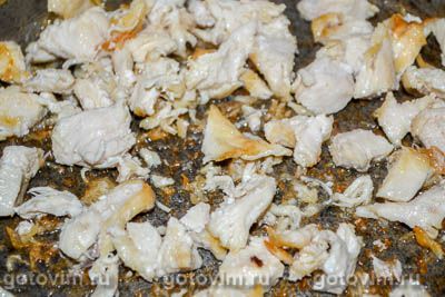 Фотографии рецепта Тушеный картофель с капустой, курицей и грибами, 02 Тушеный картофель с капустой, курицей и грибами, Шаг 02