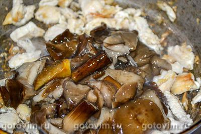 Фотографии рецепта Тушеный картофель с капустой, курицей и грибами, 03 Тушеный картофель с капустой, курицей и грибами, Шаг 03