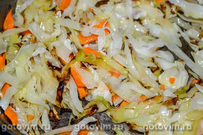 Фотографии рецепта Тушеный картофель с капустой, курицей и грибами, 04 Тушеный картофель с капустой, курицей и грибами, Шаг 04