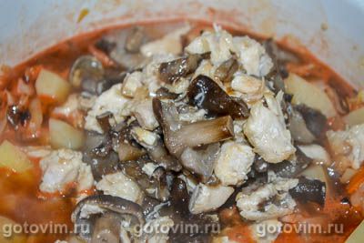 Фотографии рецепта Тушеный картофель с капустой, курицей и грибами, 05 Тушеный картофель с капустой, курицей и грибами, Шаг 05
