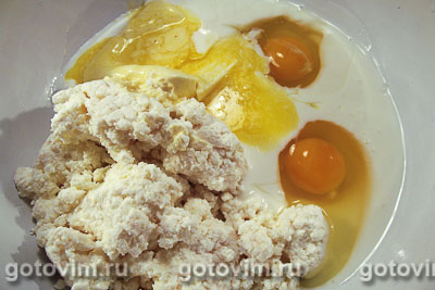 Фотографии рецепта Творожные маффины с копчёной курицей и луком, 02 Творожные маффины с копчёной курицей и луком, Шаг 02