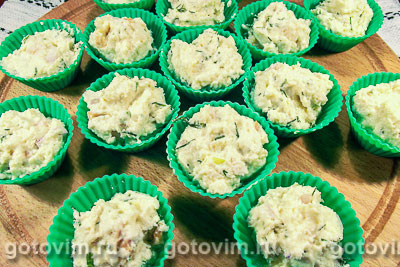 Фотографии рецепта Творожные маффины с копчёной курицей и луком, 05 Творожные маффины с копчёной курицей и луком, Шаг 05