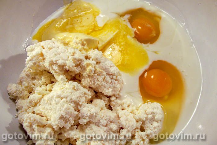 Фотографии рецепта Творожные маффины с копчёной курицей и луком, 02 Творожные маффины с копчёной курицей и луком, Шаг 02