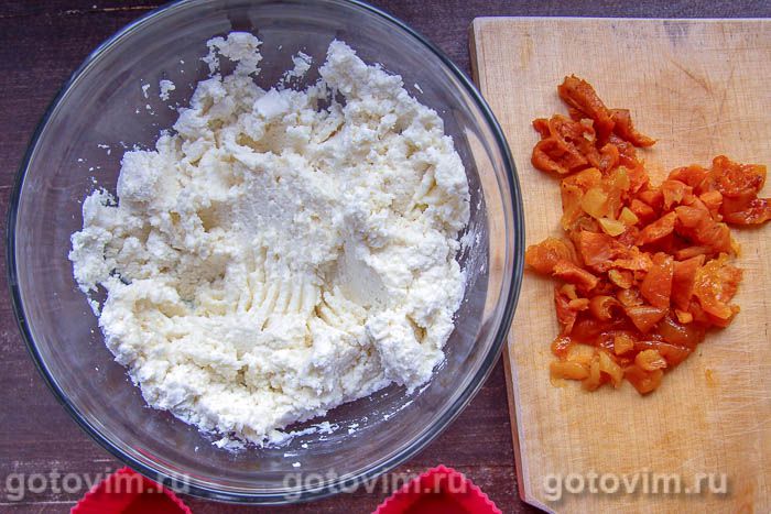 Фотографии рецепта Домашние творожные глазированные сырки с курагой, 02 Домашние творожные глазированные сырки с курагой, Шаг 02