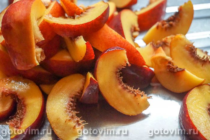Фотографии рецепта Творожная запеканка с персиками и изюмом, 08 Творожная запеканка с персиками и изюмом, Шаг 08