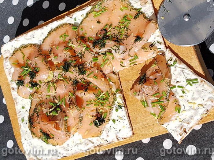 Фотографии рецепта Закуска из тонкой лепешки с сыром и слабосоленым лососем (Unnbröd), 02 Закуска из тонкой лепешки с сыром и слабосоленым лососем (Unnbröd), Шаг 02