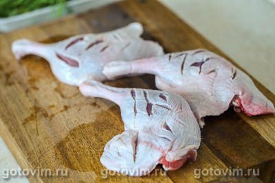 Фотографии рецепта Утиные ножки с курагой, морковью и яблоками, 01 Утиные ножки с курагой, морковью и яблоками, Шаг 01
