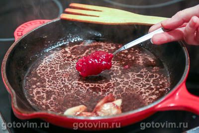 Фотографии рецепта Утиные ножки с брусничным соусом, 03 Утиные ножки с брусничным соусом, Шаг 03