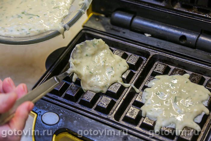 Фотографии рецепта Вафли «Ленивые хачапури» с сыром и зеленью , 04 Вафли «Ленивые хачапури» с сыром и зеленью , Шаг 04