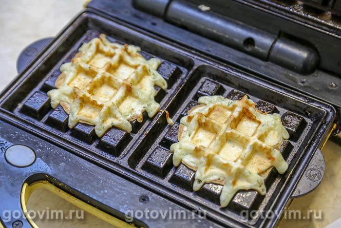 Фотографии рецепта Вафли «Ленивые хачапури» с сыром и зеленью , 05 Вафли «Ленивые хачапури» с сыром и зеленью , Шаг 05