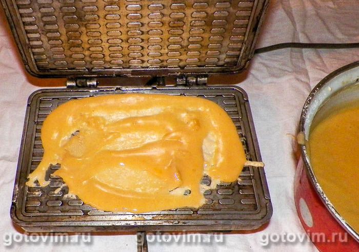 Фотографии рецепта Вафельные трубочки с карамельным соусом, 04 Вафельные трубочки с карамельным соусом, Шаг 04