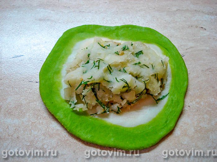 Фотографии рецепта Двухцветные вареники со шпинатом на пару, 15 Двухцветные вареники со шпинатом на пару, Шаг 15