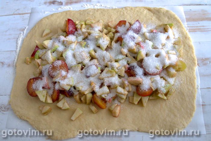 Фотографии рецепта Пирог с яблоками и сливами на кефире, 05 Пирог с яблоками и сливами на кефире, Шаг 05