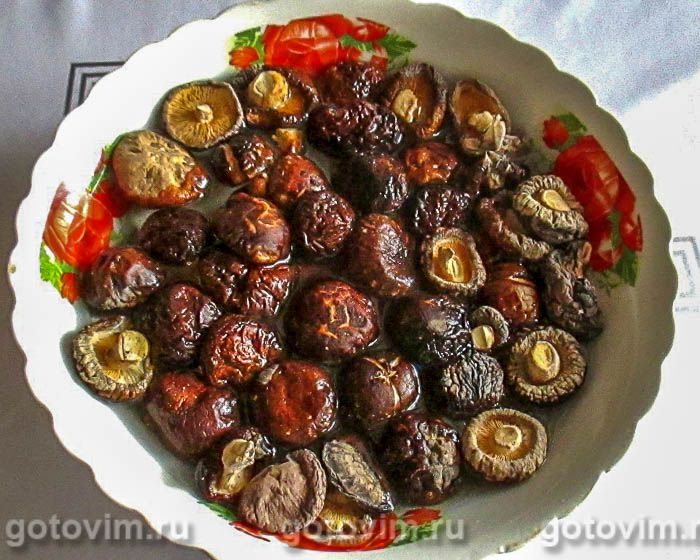 Фотографии рецепта Закуска из сухих грибов шиитаке и корейской моркови в мультиварке, 01 Закуска из сухих грибов шиитаке и корейской моркови в мультиварке, Шаг 01