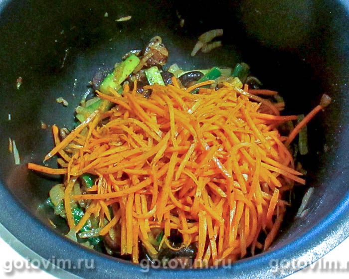 Фотографии рецепта Закуска из сухих грибов шиитаке и корейской моркови в мультиварке, 07 Закуска из сухих грибов шиитаке и корейской моркови в мультиварке, Шаг 07