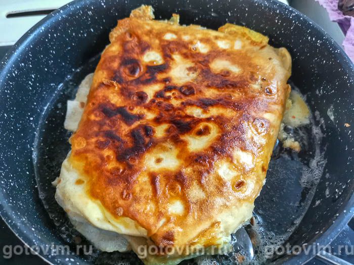 Фотографии рецепта Конвертик из лаваша с колбасой, сыром и яйцом на сковороде, 09 Конвертик из лаваша с колбасой, сыром и яйцом на сковороде, Шаг 09