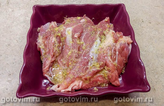 Фотографии рецепта Запеченная голень индейки с чесноком, лимоном и розмарином (в мультиварке), 05 Запеченная голень индейки с чесноком, лимоном и розмарином (в мультиварке), Шаг 05