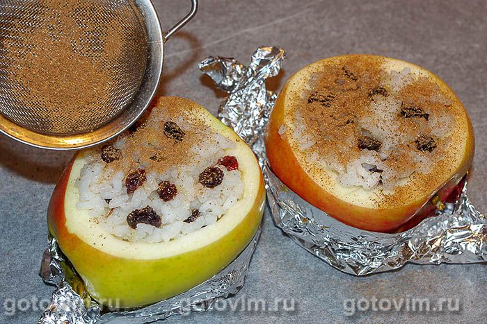 Фотографии рецепта Запеченные яблоки с рисом и изюмом, 02 Запеченные яблоки с рисом и изюмом, Шаг 02