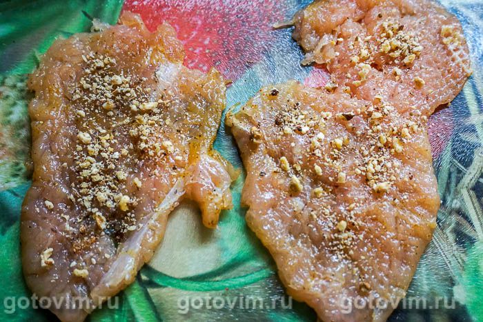 Фотографии рецепта Завитки из куриного филе с баклажанами и орехами в микроволновке, 05 Завитки из куриного филе с баклажанами и орехами в микроволновке, Шаг 05