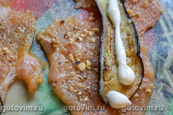 Фотографии рецепта Завитки из куриного филе с баклажанами и орехами в микроволновке, 07 Завитки из куриного филе с баклажанами и орехами в микроволновке, Шаг 07