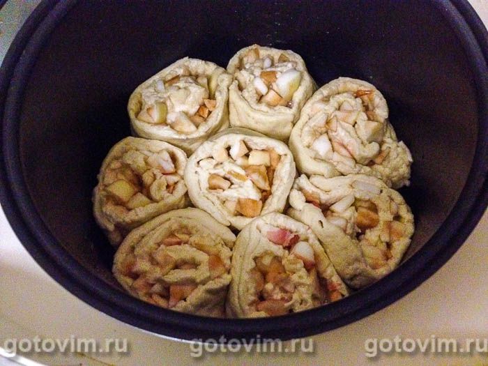Фотографии рецепта Булочки-завитки с яблоками в мультиварке, 06 Булочки-завитки с яблоками в мультиварке, Шаг 06
