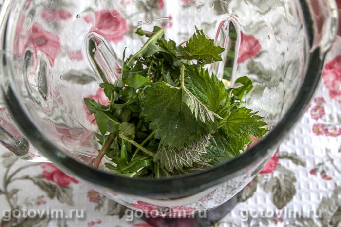 Фотографии рецепта Зелёный коктейль с крапивой, листьями одуванчика, бананом и финиками, 04 Зелёный коктейль с крапивой, листьями одуванчика, бананом и финиками, Шаг 04