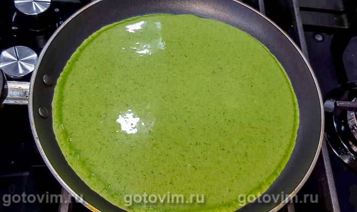 Фотографии рецепта Зеленые блины с начинкой из сыра и селедки, 03 Зеленые блины с начинкой из сыра и селедки, Шаг 03