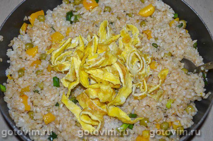 Фотографии рецепта Жареный рис с овощами и яйцом, 08 Жареный рис с овощами и яйцом, Шаг 08