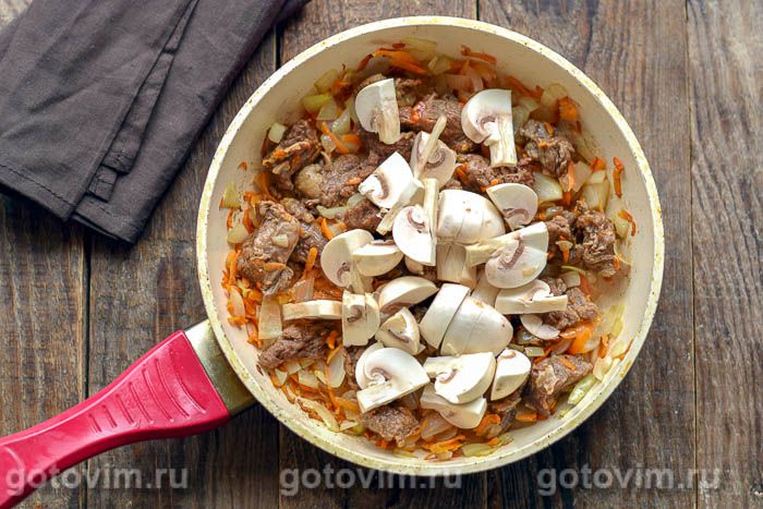 Фотографии рецепта Жаркое из говядины с картошкой и грибами, 03 Жаркое из говядины с картошкой и грибами, Шаг 03